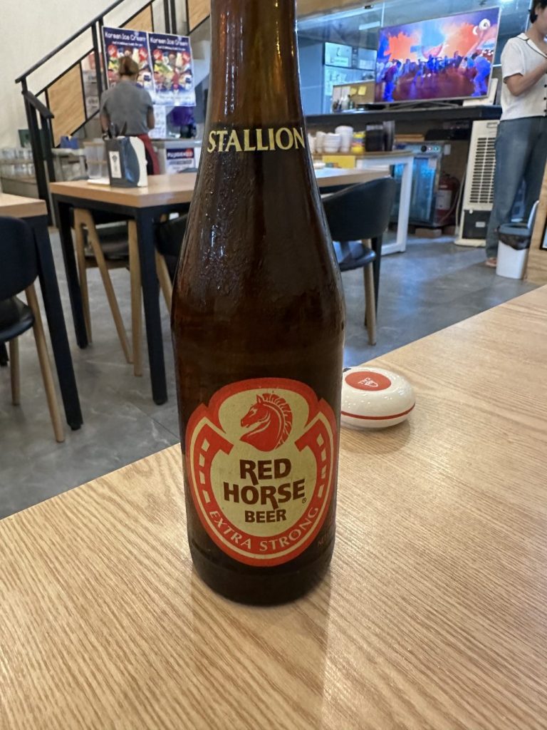 韓国料理店でビール